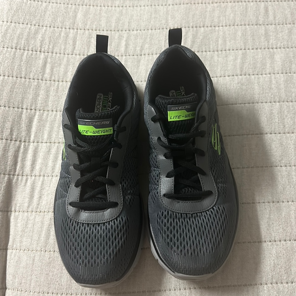 🪩LIKE NEW 🪩Skechers Men’s Wide Fit Memory Foam Tennis Walking Shoes Size 11